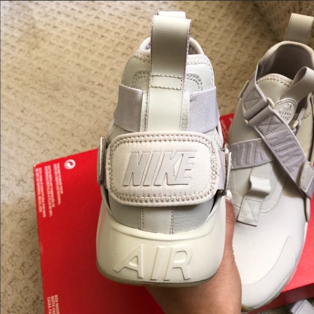 🚫✂️🎊New🎊 NIKE desert sand Air Huarache City - Picture 5 of 6